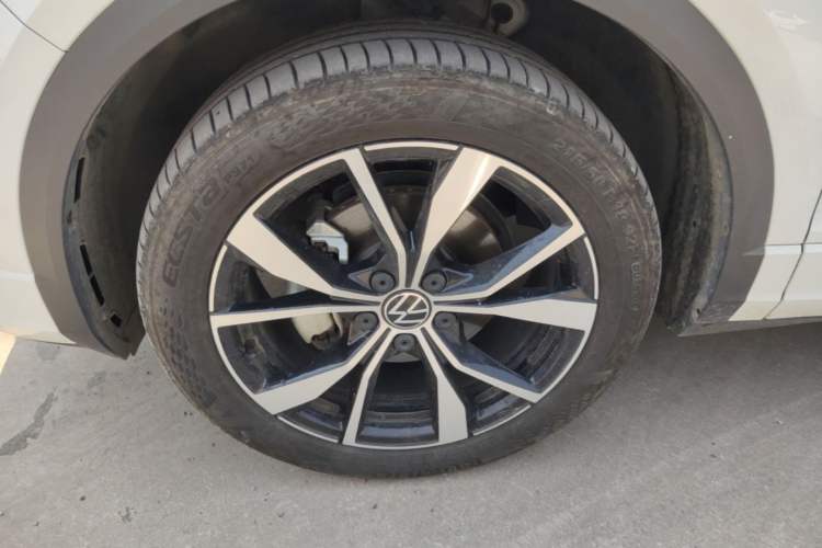 Used Volkswagen T-ROC 2024 300TSI DSG Two-Wheel-Drive Chen Guang Edition Left Front Wheel Hub
