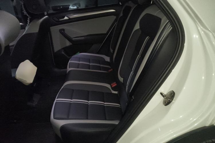 Used Volkswagen T-ROC 2024 300TSI DSG Two-Wheel-Drive Chen Guang Edition Left Rear Seat