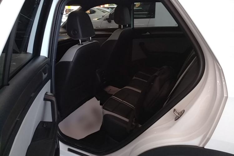 Used Volkswagen T-ROC 2024 300TSI DSG Two-Wheel-Drive Chen Guang Edition Left Rear Seat
