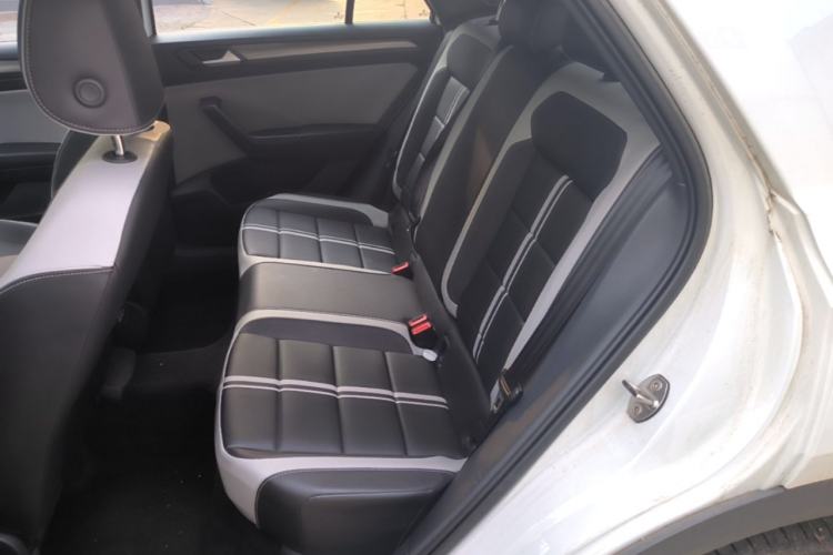 Used Volkswagen T-ROC 2024 300TSI DSG Two-Wheel-Drive Chen Guang Edition Left Rear Seat