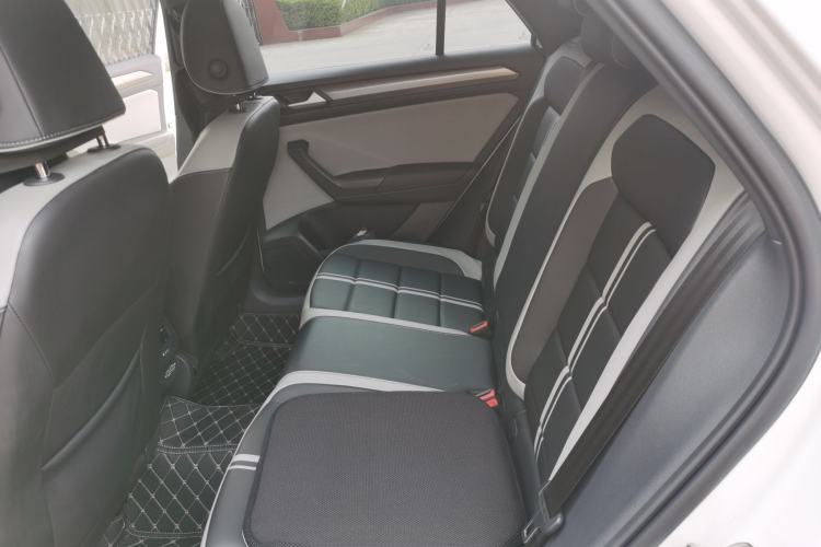 Used Volkswagen T-ROC 2024 300TSI DSG Two-Wheel-Drive Chen Guang Edition Left Rear Seat