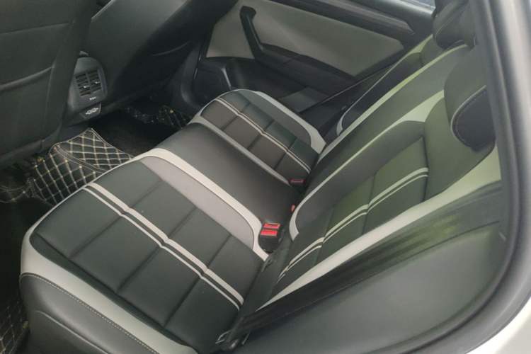 Used Volkswagen T-ROC 2024 300TSI DSG Two-Wheel-Drive Chen Guang Edition Left Rear Seat