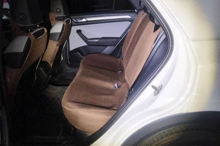 Used Volkswagen T-ROC 2024 300TSI DSG Two-Wheel-Drive Chen Guang Edition Left Rear Seat