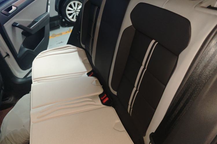 Used Volkswagen T-ROC 2024 300TSI DSG Two-Wheel-Drive Chen Guang Edition Left Rear Seat