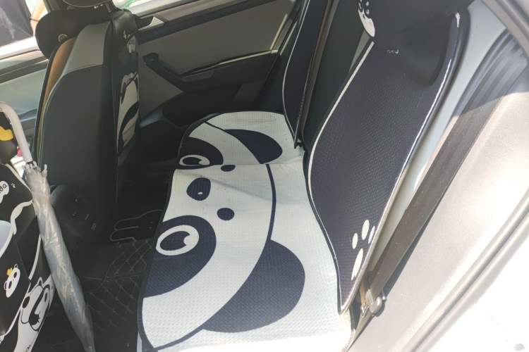 Used Volkswagen T-ROC 2024 300TSI DSG Two-Wheel-Drive Chen Guang Edition Left Rear Seat