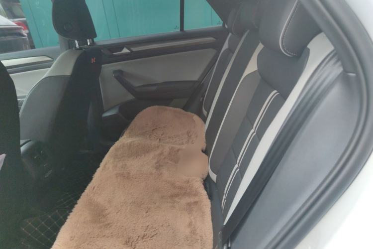 Used Volkswagen T-ROC 2024 300TSI DSG Two-Wheel-Drive Chen Guang Edition Left Rear Seat