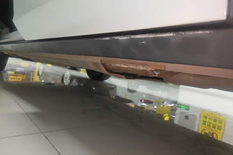 Used Volkswagen T-ROC 2024 300TSI DSG Two-Wheel-Drive Chen Guang Edition Left Side Sill