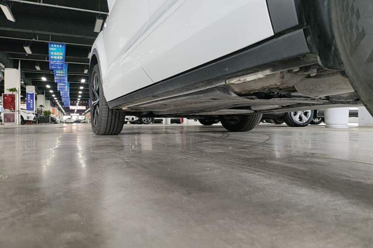 Used Volkswagen T-ROC 2024 300TSI DSG Two-Wheel-Drive Chen Guang Edition Left Side Sill