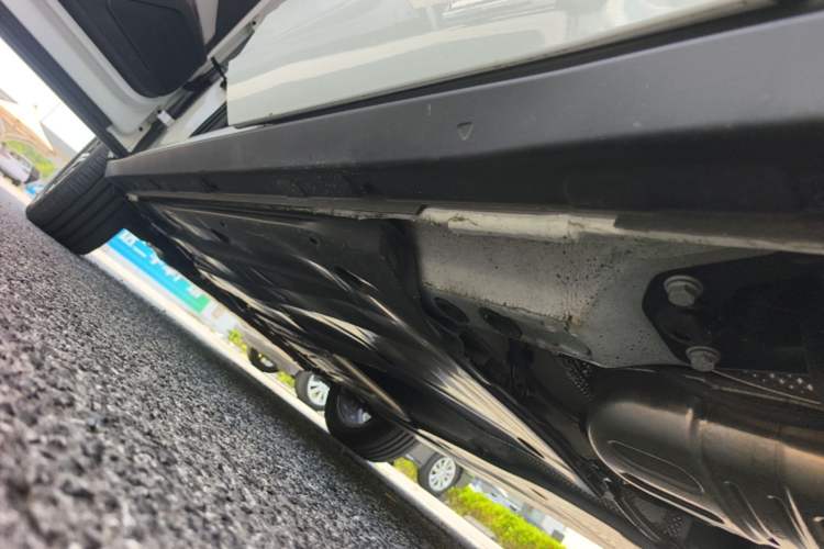 Used Volkswagen T-ROC 2024 300TSI DSG Two-Wheel-Drive Chen Guang Edition Left Side Sill