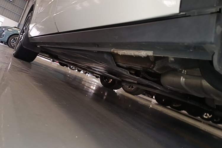 Used Volkswagen T-ROC 2024 300TSI DSG Two-Wheel-Drive Chen Guang Edition Left Side Sill