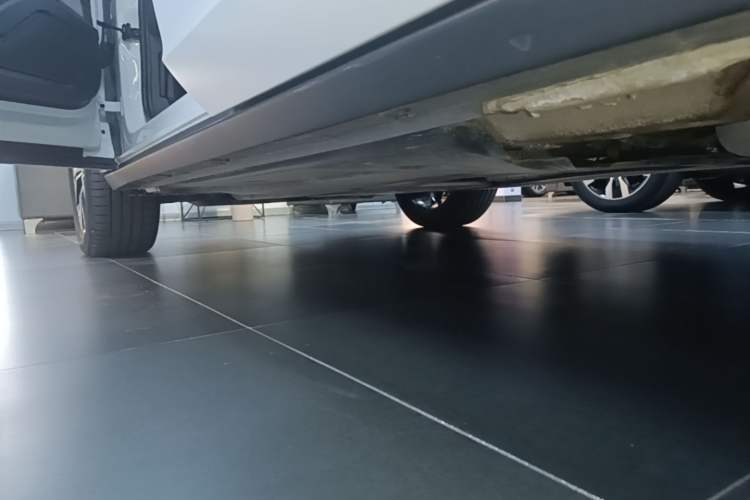 Used Volkswagen T-ROC 2024 300TSI DSG Two-Wheel-Drive Chen Guang Edition Left Side Sill