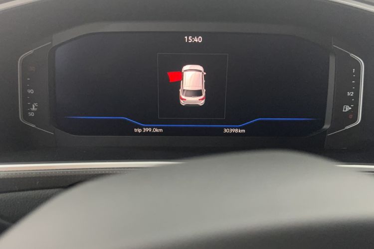 Used Volkswagen T-ROC 2024 300TSI DSG Two-Wheel-Drive Chen Guang Edition Odometer Close Up