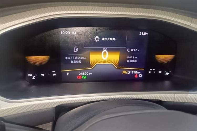 Used Volkswagen T-ROC 2024 280TSI DSG Two-Wheel-Drive Time Edition Odometer Close Up