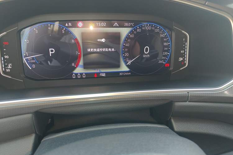 Used Volkswagen T-ROC 2024 300TSI DSG Two-Wheel-Drive Chen Guang Edition Odometer Close Up