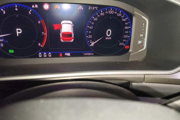 Used Volkswagen T-ROC 2024 300TSI DSG Two-Wheel-Drive Chen Guang Edition Odometer Close Up