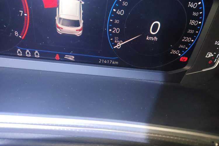 Used Volkswagen T-ROC 2024 300TSI DSG Two-Wheel-Drive Chen Guang Edition Odometer Close Up