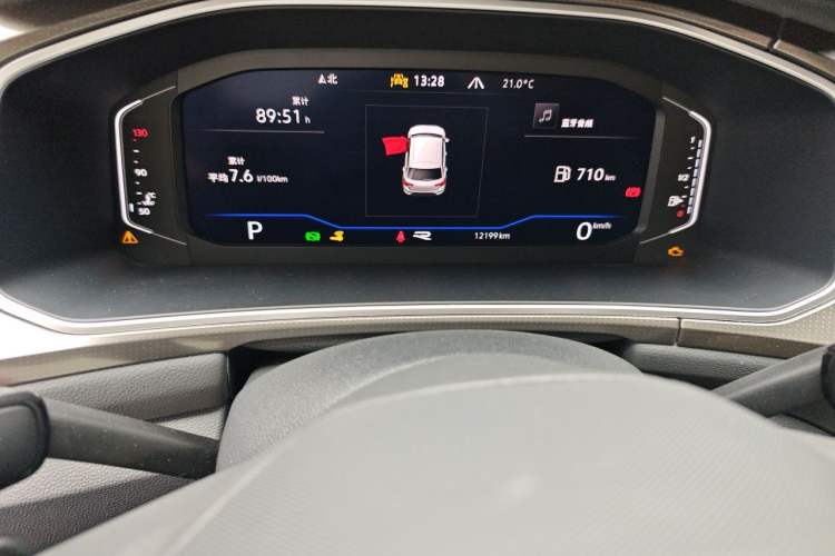 Used Volkswagen T-ROC 2024 300TSI DSG Two-Wheel-Drive Chen Guang Edition Odometer Close Up