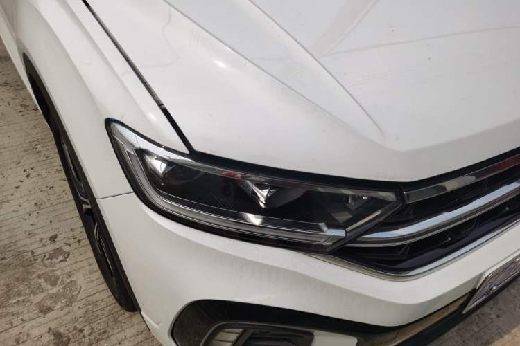 Used Volkswagen T-ROC 2024 300TSI DSG Two-Wheel-Drive Chen Guang Edition Right Front Headlight