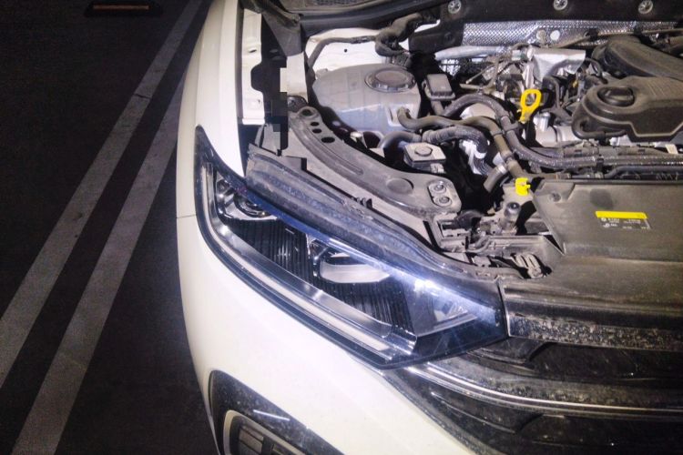 Used Volkswagen T-ROC 2024 300TSI DSG Two-Wheel-Drive Chen Guang Edition Right Front Headlight