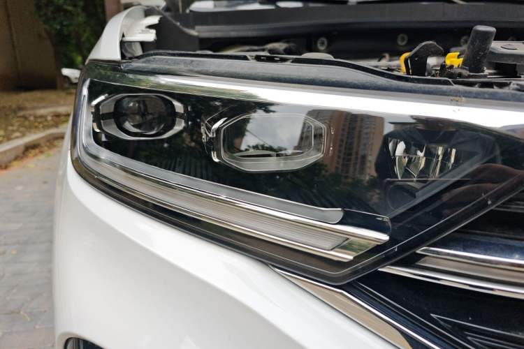 Used Volkswagen T-ROC 2024 300TSI DSG Two-Wheel-Drive Chen Guang Edition Right Front Headlight
