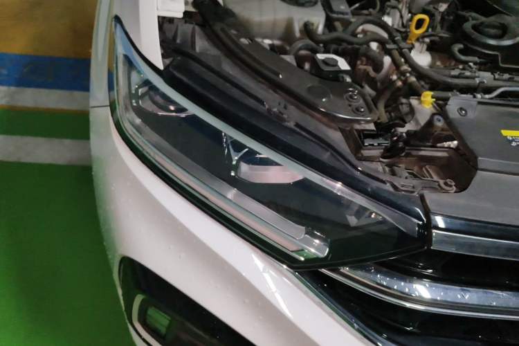 Used Volkswagen T-ROC 2024 300TSI DSG Two-Wheel-Drive Chen Guang Edition Right Front Headlight