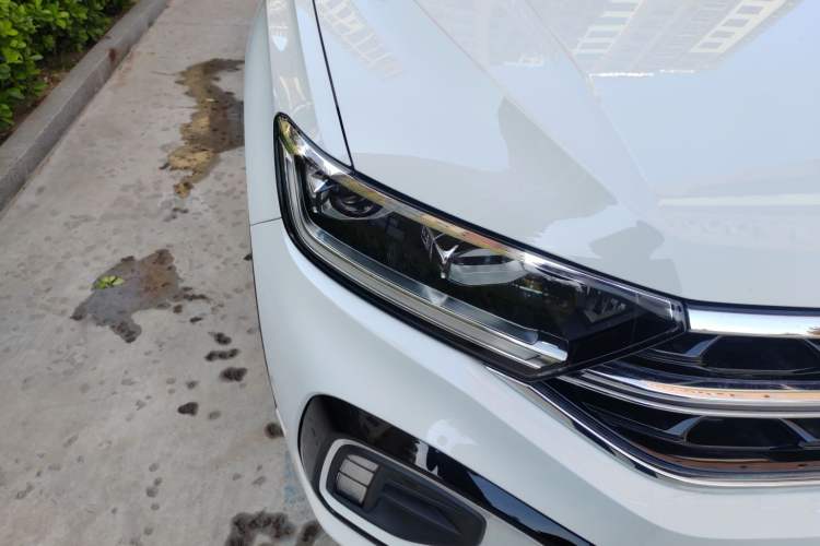 Used Volkswagen T-ROC 2024 300TSI DSG Two-Wheel-Drive Chen Guang Edition Right Front Headlight