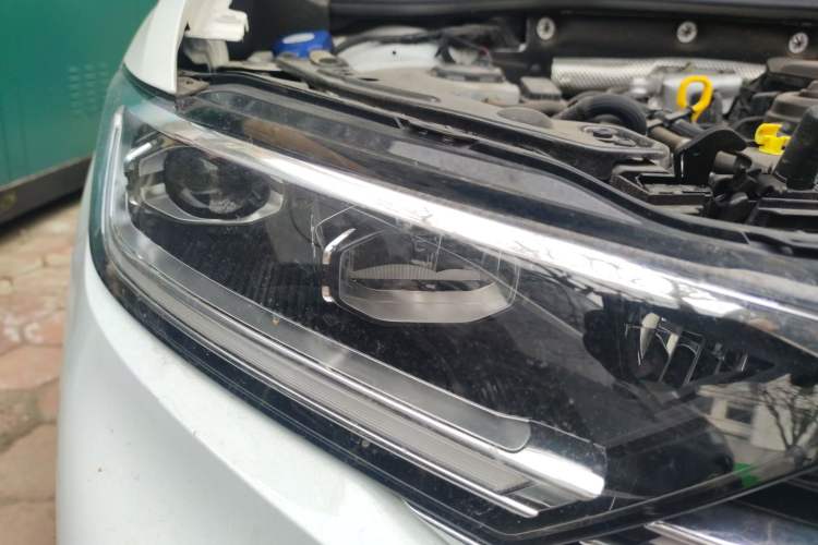 Used Volkswagen T-ROC 2024 300TSI DSG Two-Wheel-Drive Chen Guang Edition Right Front Headlight