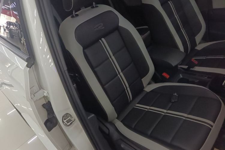 Used Volkswagen T-ROC 2024 300TSI DSG Two-Wheel-Drive Chen Guang Edition Right Front Seat
