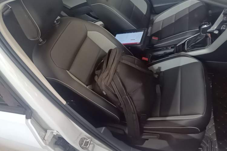 Used Volkswagen T-ROC 2024 280TSI DSG Two-Wheel-Drive Time Edition Right Front Seat