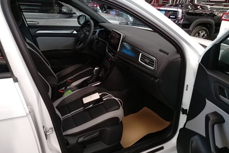 Used Volkswagen T-ROC 2024 300TSI DSG Two-Wheel-Drive Chen Guang Edition Right Front Seat