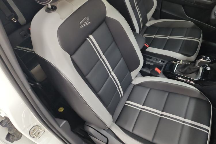 Used Volkswagen T-ROC 2024 300TSI DSG Two-Wheel-Drive Chen Guang Edition Right Front Seat