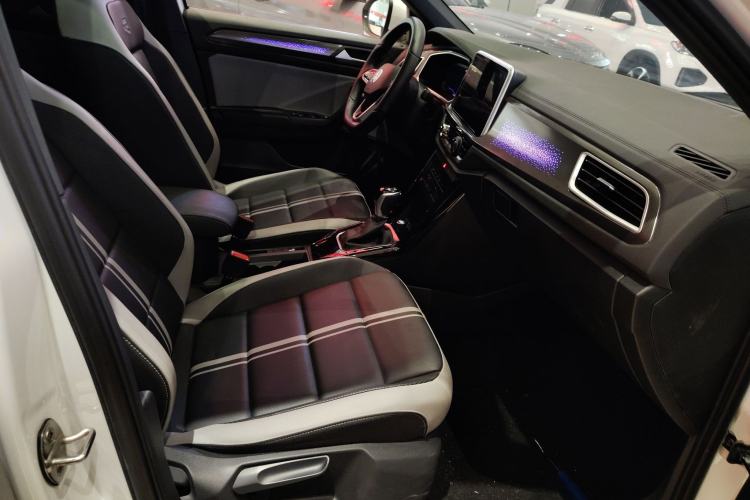 Used Volkswagen T-ROC 2024 300TSI DSG Two-Wheel-Drive Chen Guang Edition Right Front Seat