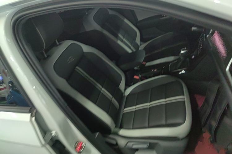 Used Volkswagen T-ROC 2024 300TSI DSG Two-Wheel-Drive Chen Guang Edition Right Front Seat