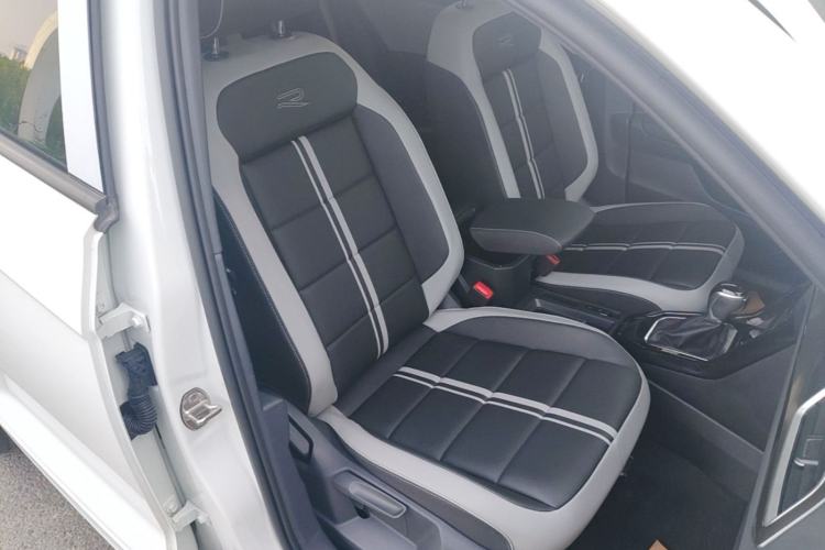 Used Volkswagen T-ROC 2024 300TSI DSG Two-Wheel-Drive Chen Guang Edition Right Front Seat