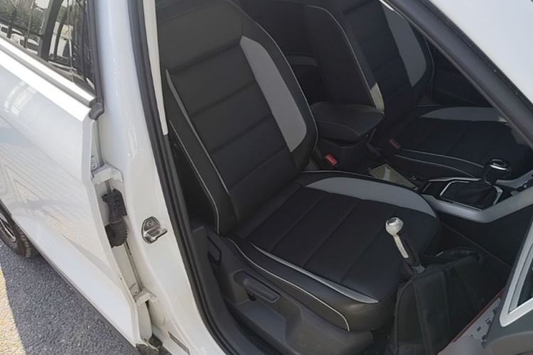 Used Volkswagen T-ROC 2024 280TSI DSG Two-Wheel-Drive Time Edition Right Front Seat