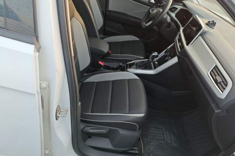 Used Volkswagen T-ROC 2024 280TSI DSG Two-Wheel-Drive Time Edition Right Front Seat