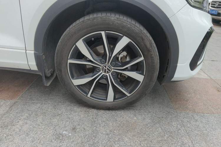 Used Volkswagen T-ROC 2024 300TSI DSG Two-Wheel-Drive Chen Guang Edition Right Front Wheel Hub