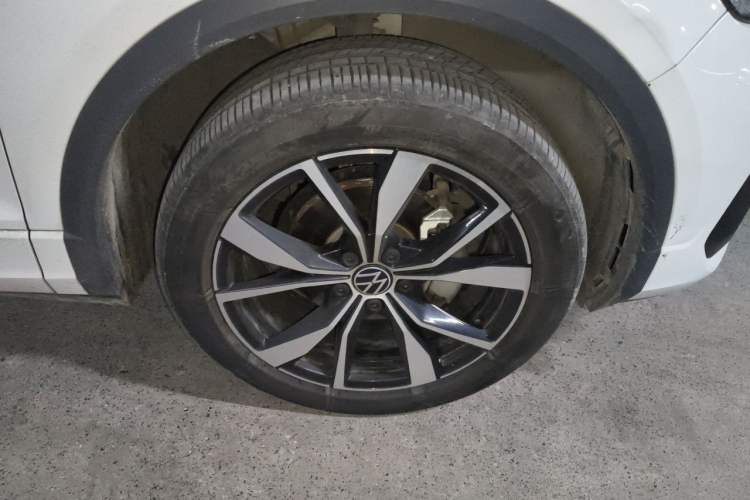 Used Volkswagen T-ROC 2024 300TSI DSG Two-Wheel-Drive Chen Guang Edition Right Front Wheel Hub