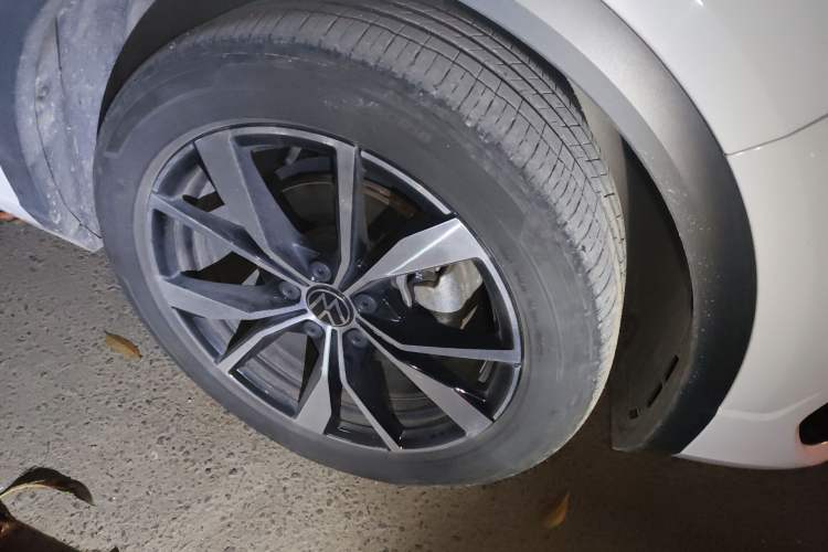 Used Volkswagen T-ROC 2024 300TSI DSG Two-Wheel-Drive Chen Guang Edition Right Front Wheel Hub