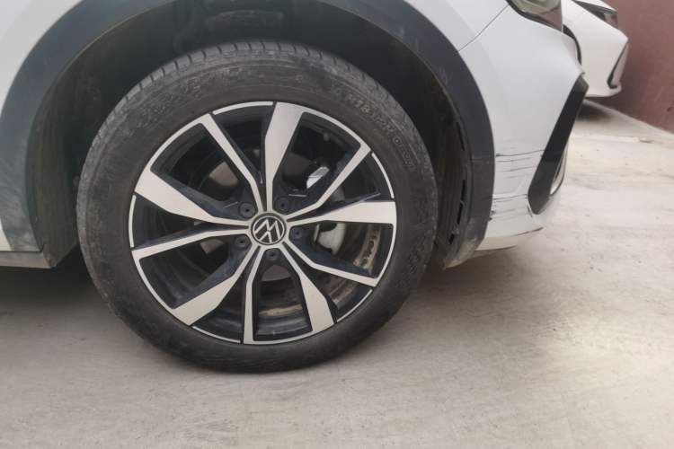 Used Volkswagen T-ROC 2024 300TSI DSG Two-Wheel-Drive Chen Guang Edition Right Front Wheel Hub