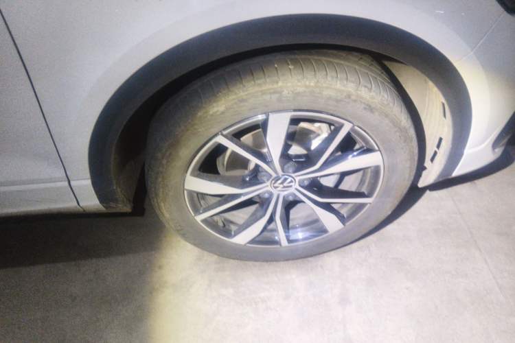 Used Volkswagen T-ROC 2024 300TSI DSG Two-Wheel-Drive Chen Guang Edition Right Front Wheel Hub