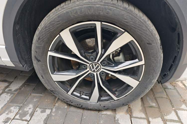 Used Volkswagen T-ROC 2024 300TSI DSG Two-Wheel-Drive Chen Guang Edition Right Front Wheel Hub