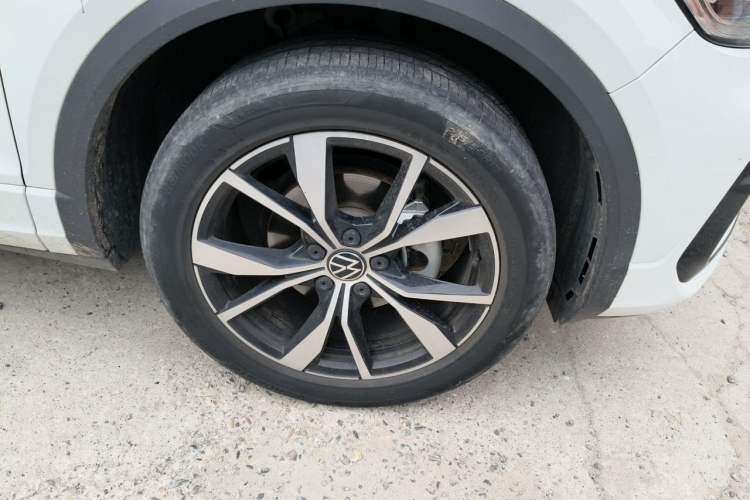 Used Volkswagen T-ROC 2024 300TSI DSG Two-Wheel-Drive Chen Guang Edition Right Front Wheel Hub