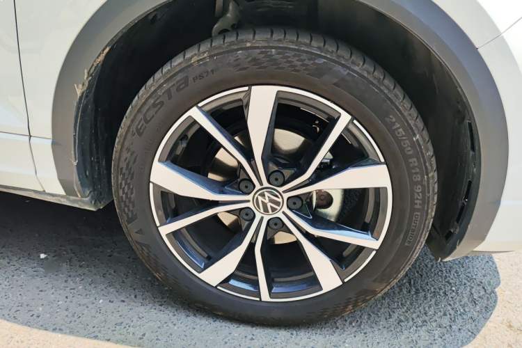Used Volkswagen T-ROC 2024 300TSI DSG Two-Wheel-Drive Chen Guang Edition Right Front Wheel Hub