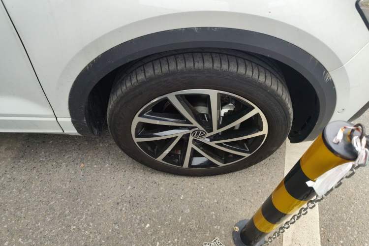 Used Volkswagen T-ROC 2024 300TSI DSG Two-Wheel-Drive Starlight Edition Right Front Wheel Hub