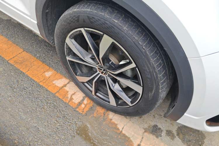 Used Volkswagen T-ROC 2024 300TSI DSG Two-Wheel-Drive Chen Guang Edition Right Front Wheel Hub