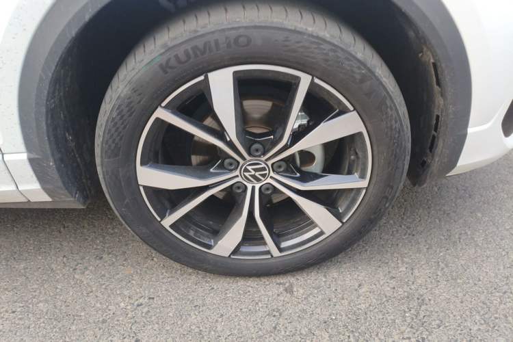 Used Volkswagen T-ROC 2024 300TSI DSG Two-Wheel-Drive Chen Guang Edition Right Front Wheel Hub
