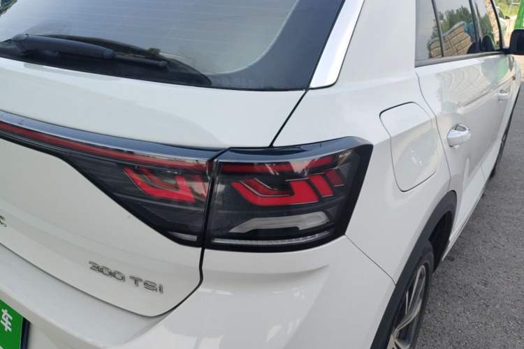 Used Volkswagen T-ROC 2024 300TSI DSG Two-Wheel-Drive Chen Guang Edition Right Rear Taillight