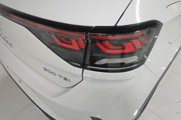 Used Volkswagen T-ROC 2024 300TSI DSG Two-Wheel-Drive Chen Guang Edition Right Rear Taillight