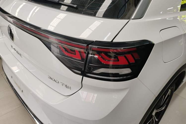 Used Volkswagen T-ROC 2024 300TSI DSG Two-Wheel-Drive Chen Guang Edition Right Rear Taillight